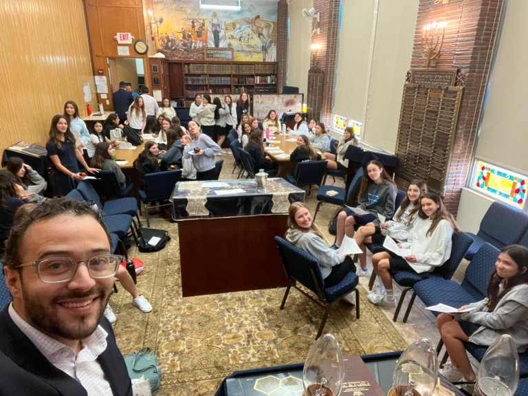 Middle & High School Students Enjoy a Torah 1-on-1