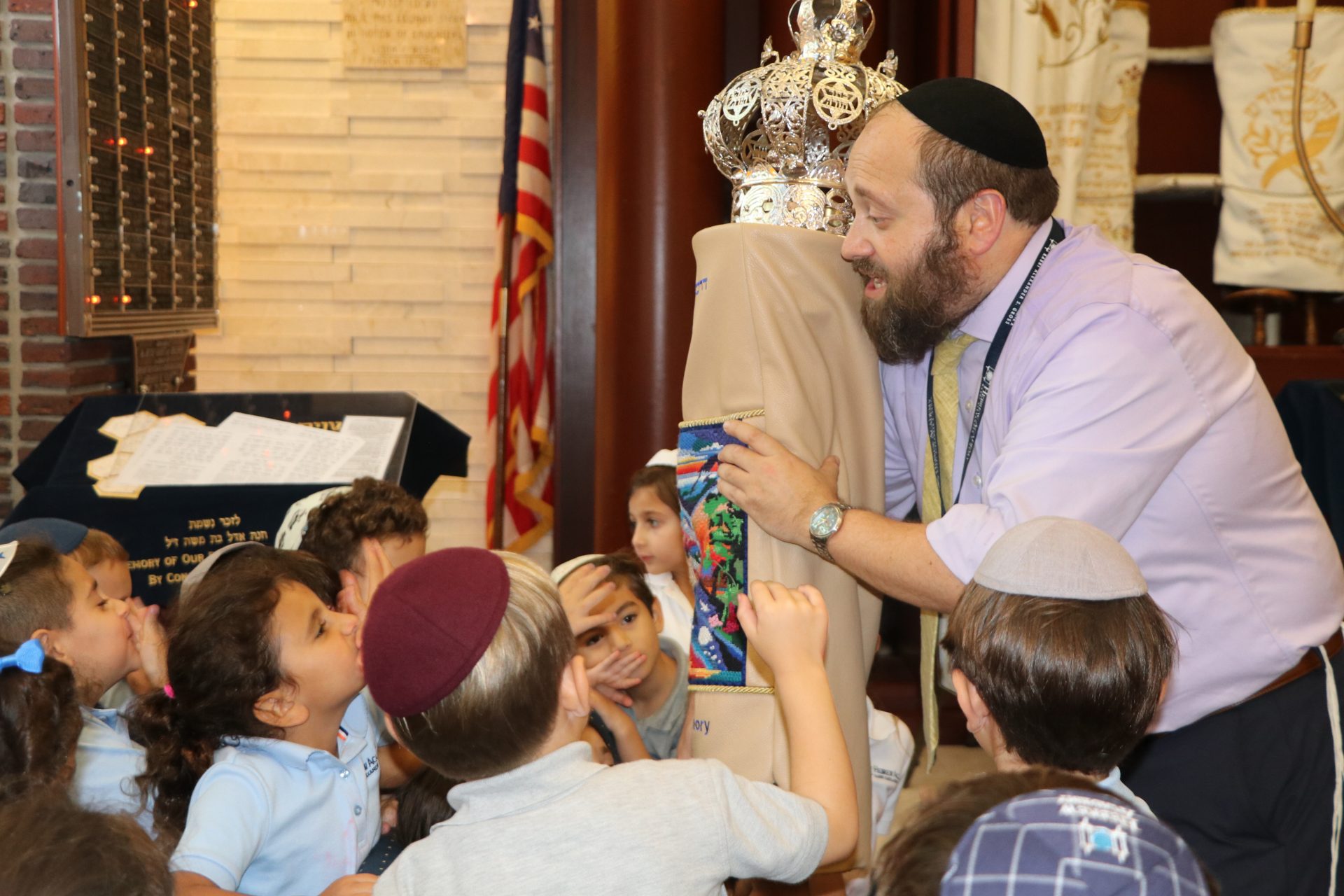 Kindergarteners Explore the Torah with Rabbi Karp