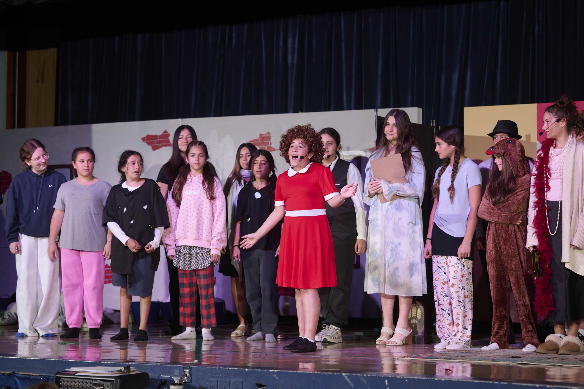 A Five-Star Performance “Annie” Takes the Stage